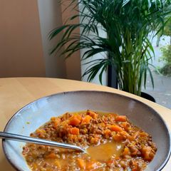 A picture of Spanish (vegan) lentils.