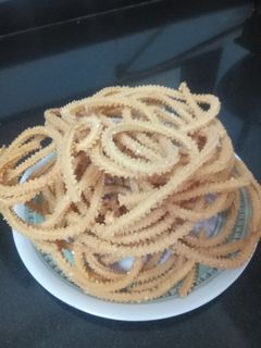 ચોખાના લોટ ની ચકરી (Rice Flour Chakri Recipe In Gujarati) રેસીપી મુખ્ય ફોટો