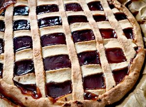 O poză a rețetei Crostata cu gem de prune și caise.