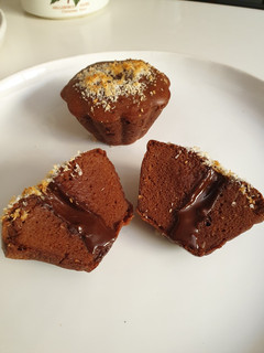 Una foto de Pastelitos de coco y chocolate sin azúcar (realfooding)