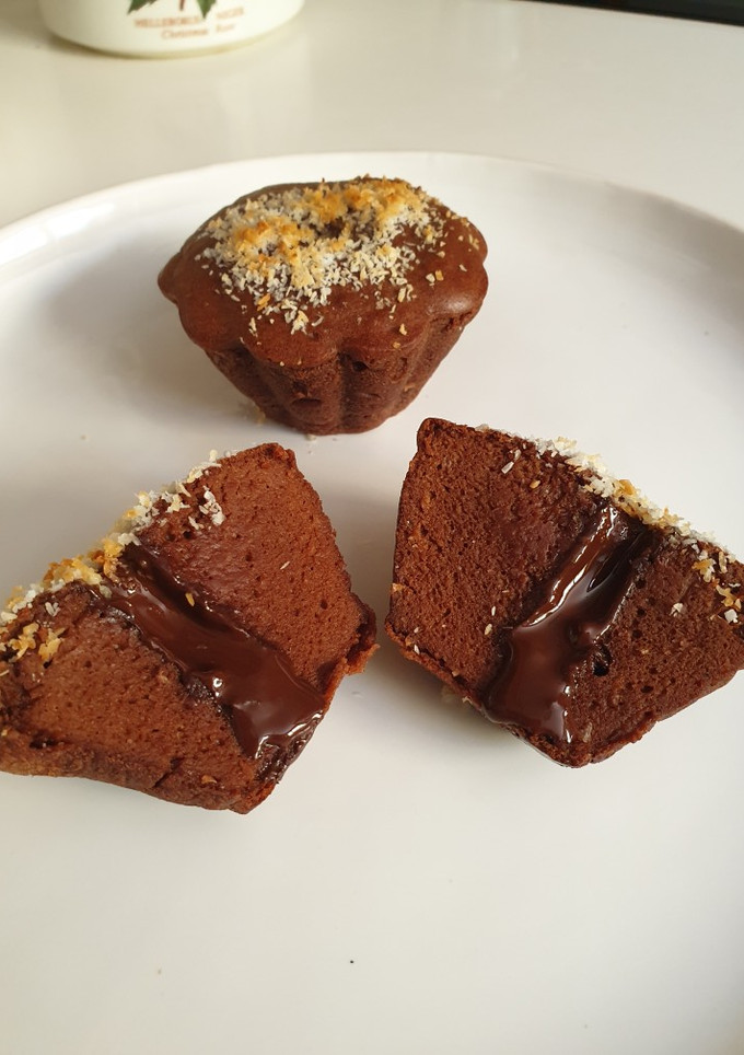 Una foto de Pastelitos de coco y chocolate sin azúcar (realfooding)