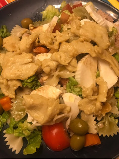 Una foto de Ensalada especial, con pollo a la salsa de miel con mostaza