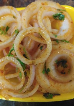 A picture of Onion chapata rings.