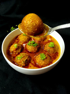 सात्विक सुरन (जिमीकंद) कोफ्ता करी (Satvik suran kofta curry recipe in hindi) रेसिपी मुख्य फोटो