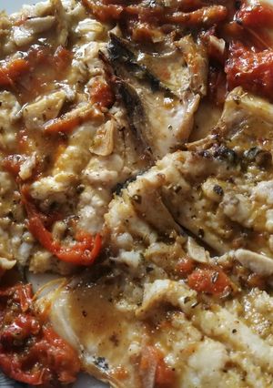 Foto principal de Dorada con tomate y orégano