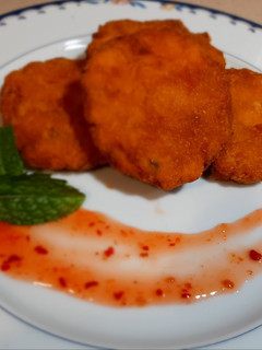 Una foto de Nuggets de pollo y verduras