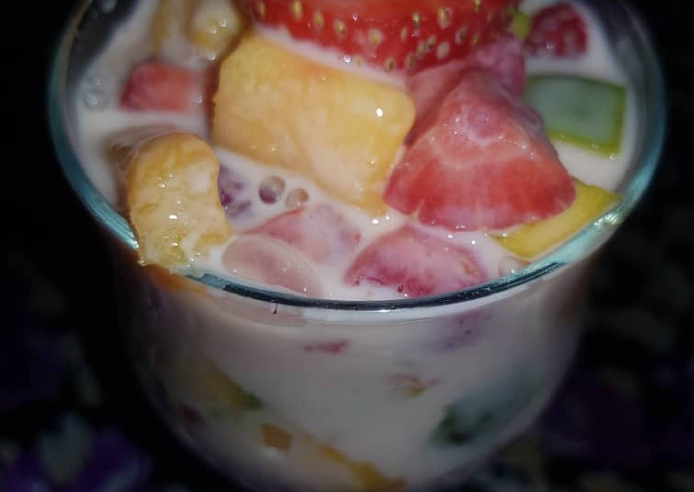 Strawberry, mango &yoghurt fruit salad