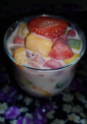 A picture of Strawberry, mango &yoghurt fruit salad.
