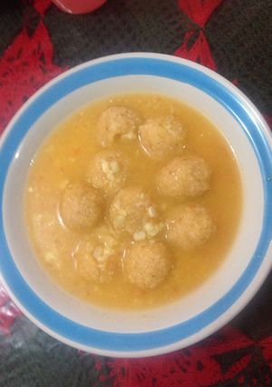 Una foto de Bolitas de masa en caldo con chipilin