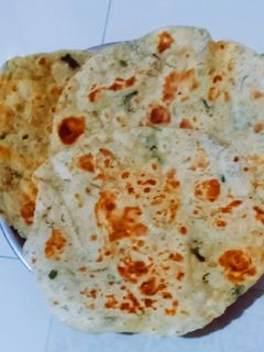 કોથમીર ચીઝ પરાઠા (Kothmir Cheese Paratha Recipe In Gujarati) રેસીપી મુખ્ય ફોટો