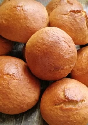A picture of CINNAMON BUNS/SCONS.