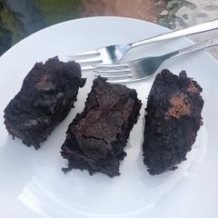 A picture of GF brownies.