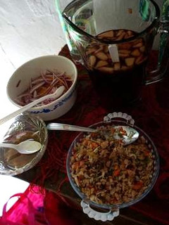 Una foto de Ensalada de soya texturizada y cebolla marinada con habaneros