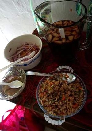 Una foto de Ensalada de soya texturizada y cebolla marinada con habaneros