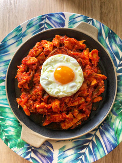 Una foto de Fritada de pollo con tomate y huevo en Olla GM modelo H