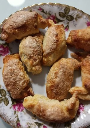 Zdjęcie przepisu Krucho-Drożdżowe rogaliki z marmoladą 🥐.