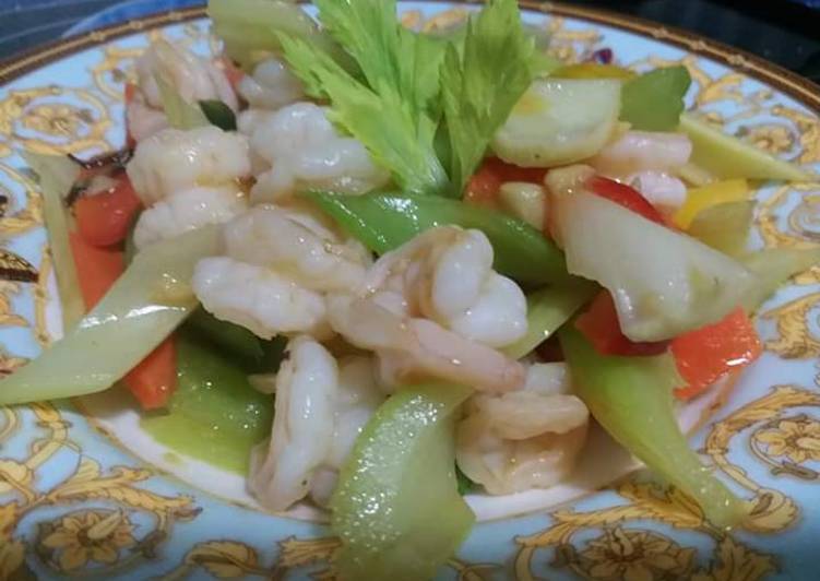 Resep Tumis udang campur paprika dan batang sledri, Lezat