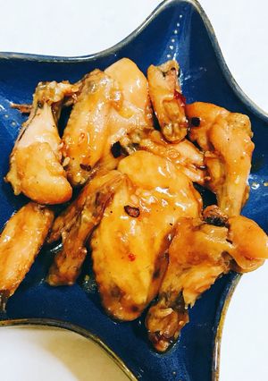 Hình của món Cánh gà sốt me chua ngọt.