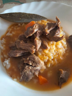 Una foto de Arroz con carrilleras en salsa