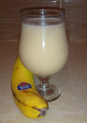 صورة لوصفة سموثي الموز و الكراميل 🍌 🍮