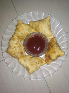 સમોસા (Samosa Recipe in Gujarati) રેસીપી મુખ્ય ફોટો