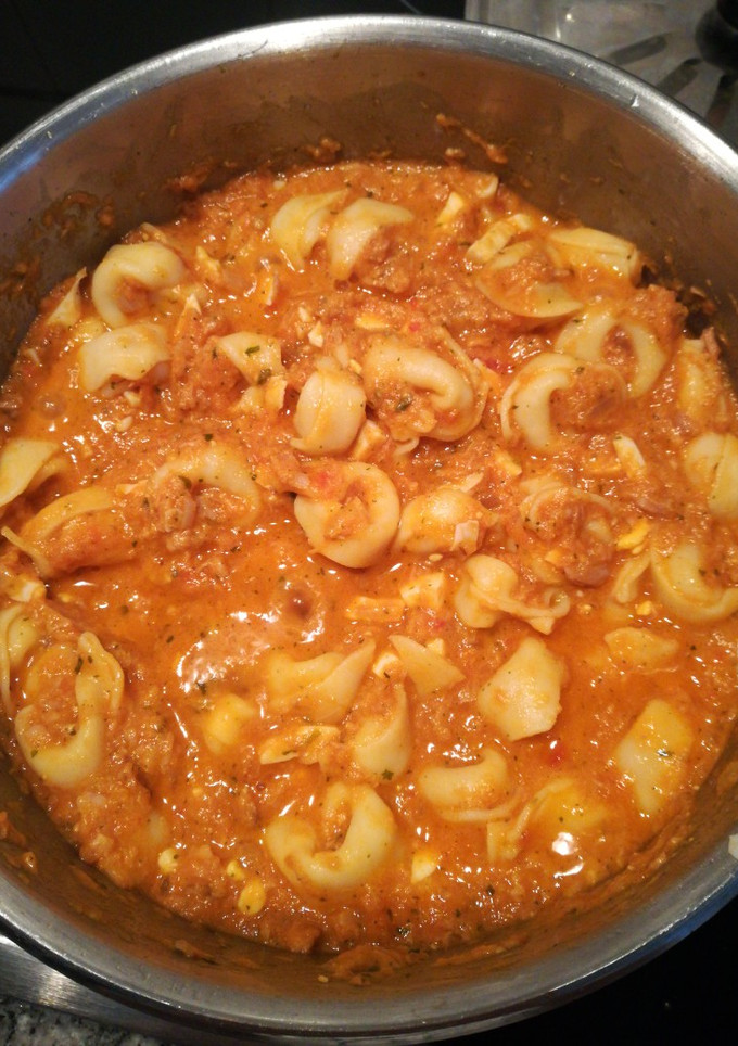 Una foto de Tortellini con atún