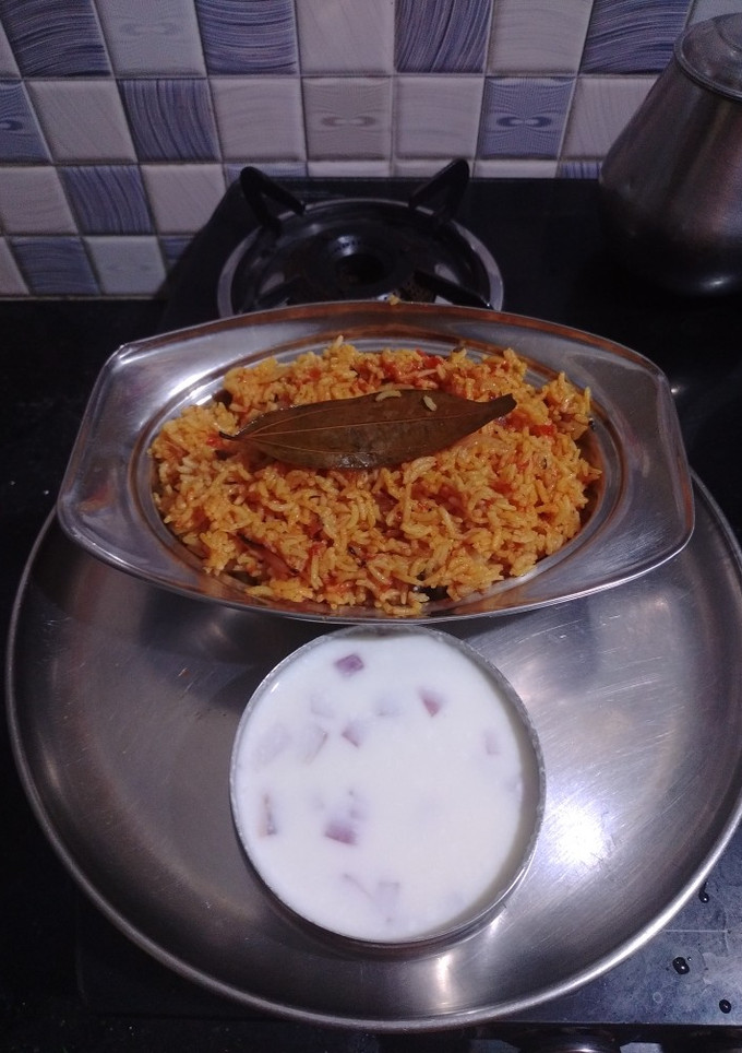 டமேட்டோபிரியாணி-தயிர் பச்சடி செய்முறை முக்கிய புகைப்படம்