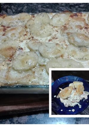 Una foto de Papas al horno con queso y algo más