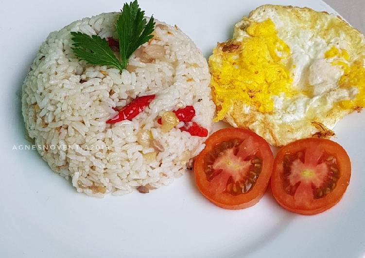 makanan Nasi Goreng Bumbu Iris yang Enak