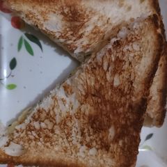A picture of Aloo toast.