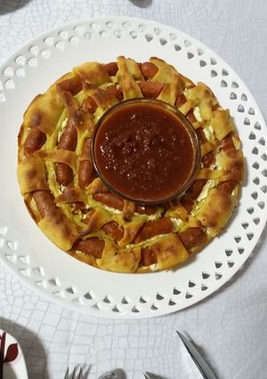 Φωτογραφία της συνταγής Τυρένια λουκανικόπιτα στεφάνι! 💖