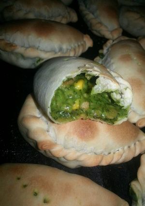 Una foto de Empanadas de espinaca y choclo fáciles y riquísimas
