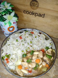 A picture of Almond Chicken with Fried Rice.