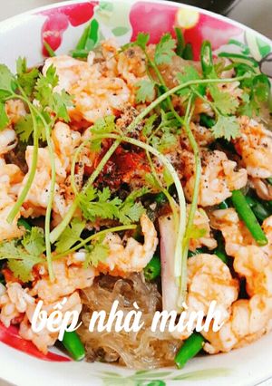 Hình của món Tôm thẻ xào đậu nấm.