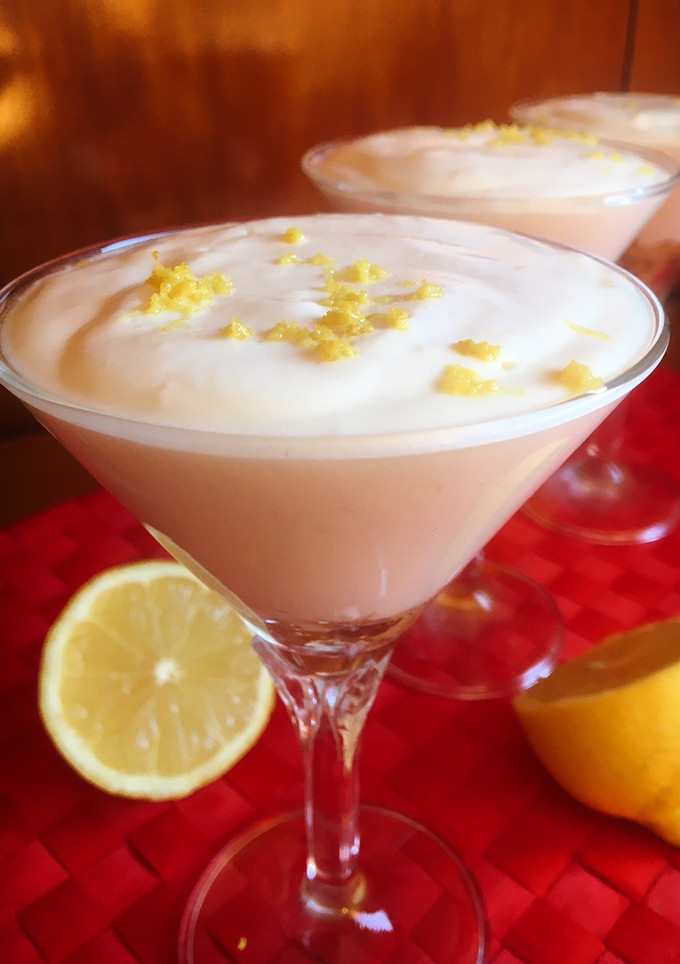 Una foto de Postre crema/mousse de limón fit