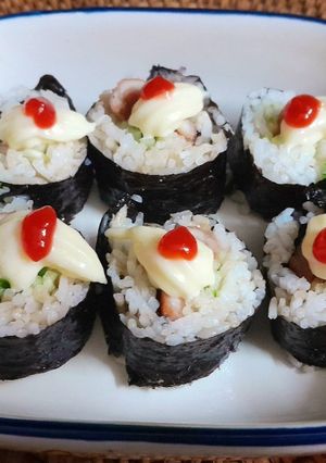 Hình của món Cơm cuộn thịt vai nướng.