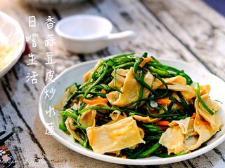 爽脆滑嫩香蒜豆皮炒水蓮