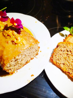 Una foto de 🌈Plumcake de avena y nueces con glaseado de limón🌈 Sin gluten