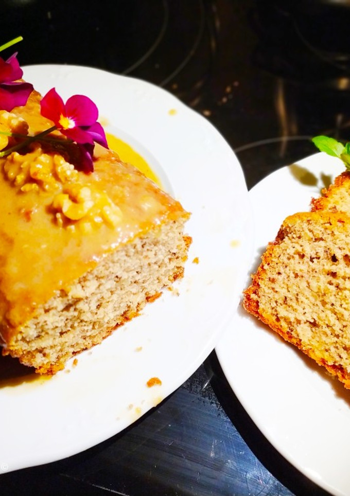 Una foto de 🌈Plumcake de avena y nueces con glaseado de limón🌈 Sin gluten