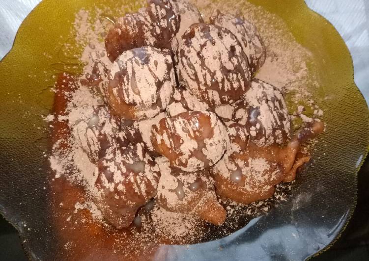 Banana balls with milk and chocolate powder