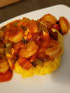 Una foto de Mofongo con camarones a la criolla