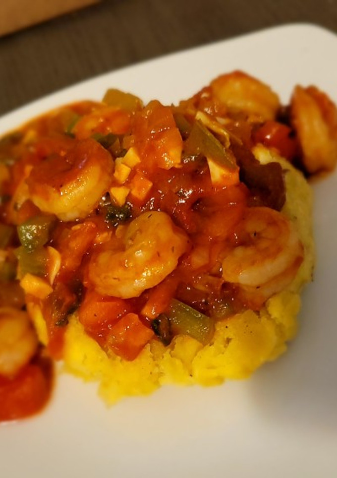 Una foto de Mofongo con camarones a la criolla