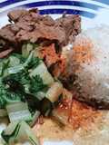 Cơm Bò Xào Lá Cải Trắng