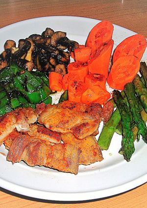 Foto principal de Panceta de cerdo con hortalizas variadas