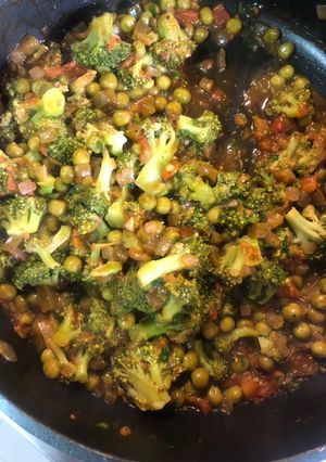 A picture of Broccoli and pea stew.