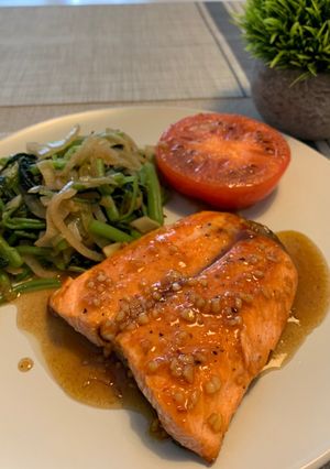 A picture of Honey Soy Glaze Salmon.