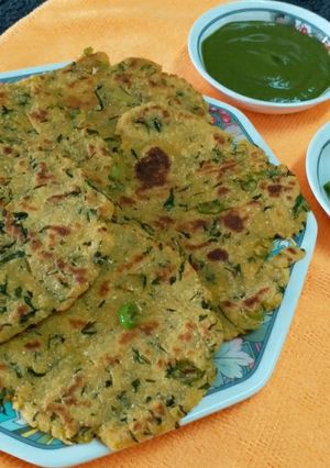A picture of Makki Ki Roti (Indian Maize Flour Flat Roti) Punjabi Style.