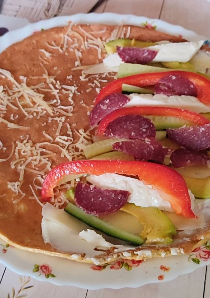 Вівсяний млинець з овочами, ковбасою та бринзой😋