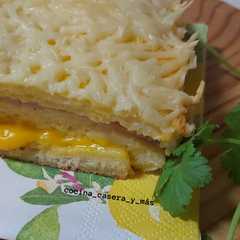 Una foto de Sándwiches gratinados