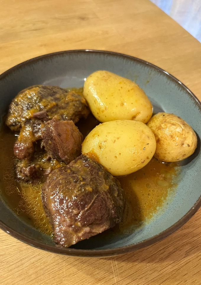 Una foto de Carrilleras de cerdo al Pedro Ximénez en olla exprés